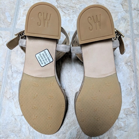 Stuart Weitzman Cuffy gold grommet sandals, US 7 - Picture 8 of 8